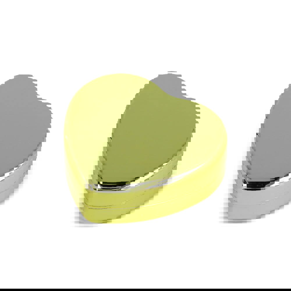 Lippenbalsam  in Flacher metallischer Herzformdose