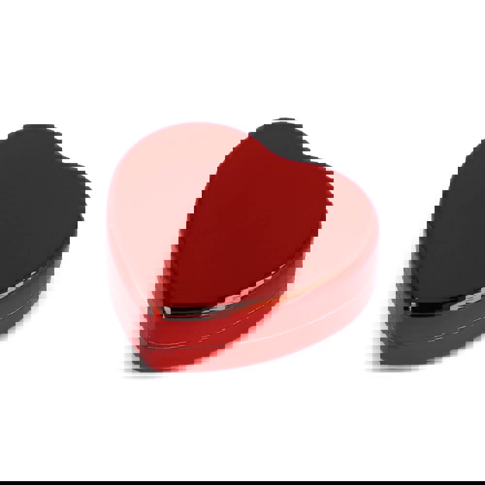 Lippenbalsam  in Flacher metallischer Herzformdose