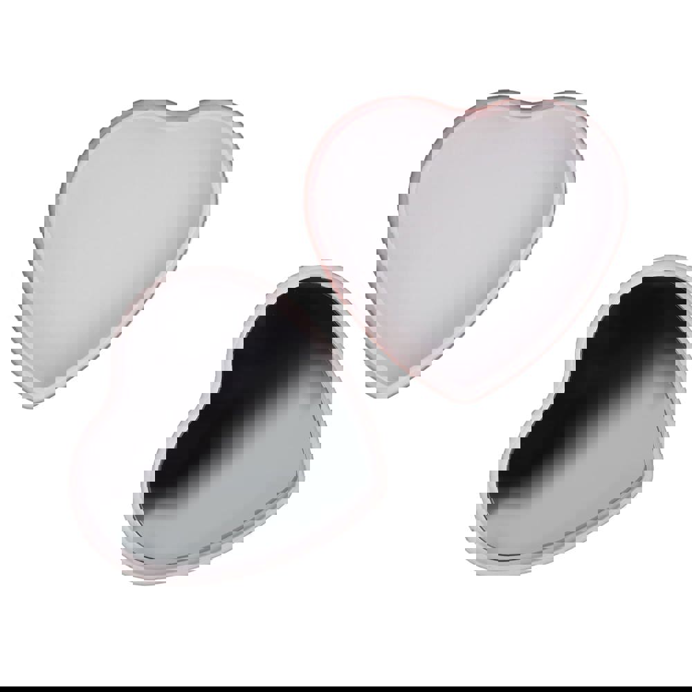 Lippenbalsam  in Flacher metallischer Herzformdose