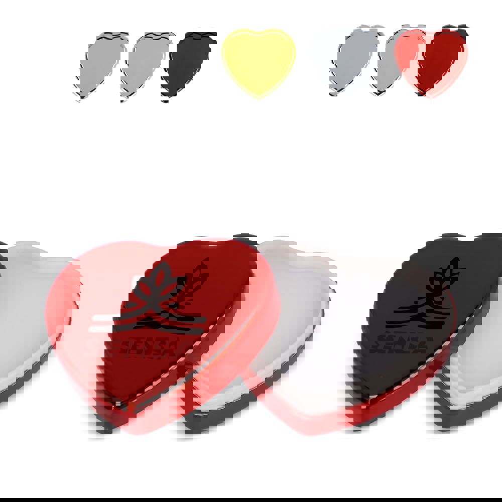 Lippenbalsam in Flacher metallischer Herzformdose