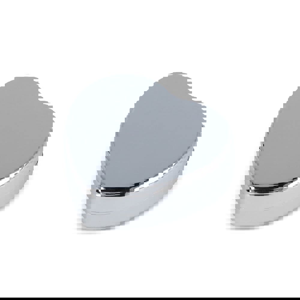 Lippenbalsam  in Flacher metallischer Herzformdose